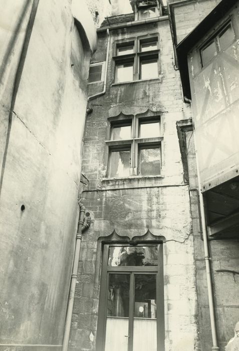 Ancien hôtel de Rochefort ou hôtel Morel-Sauvegrain : Façade sur cour, vue partielle