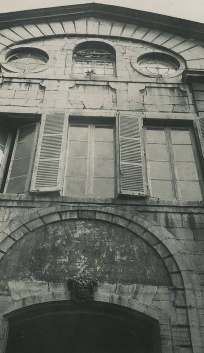 Hôtel de Sassenay : Façade sur cour, vue partielle