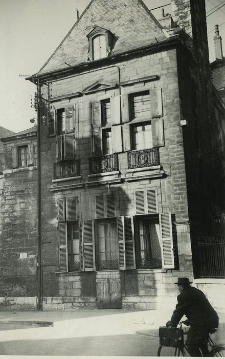 Hôtel du Président Bouhier : Façade sur rue (aile gauche), vue partielle