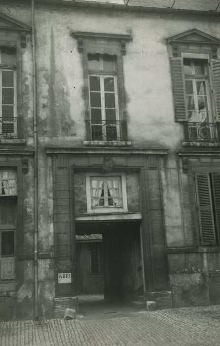 Hôtel du Président Bouhier : Cour, façade de l’aile droite, vue partielle