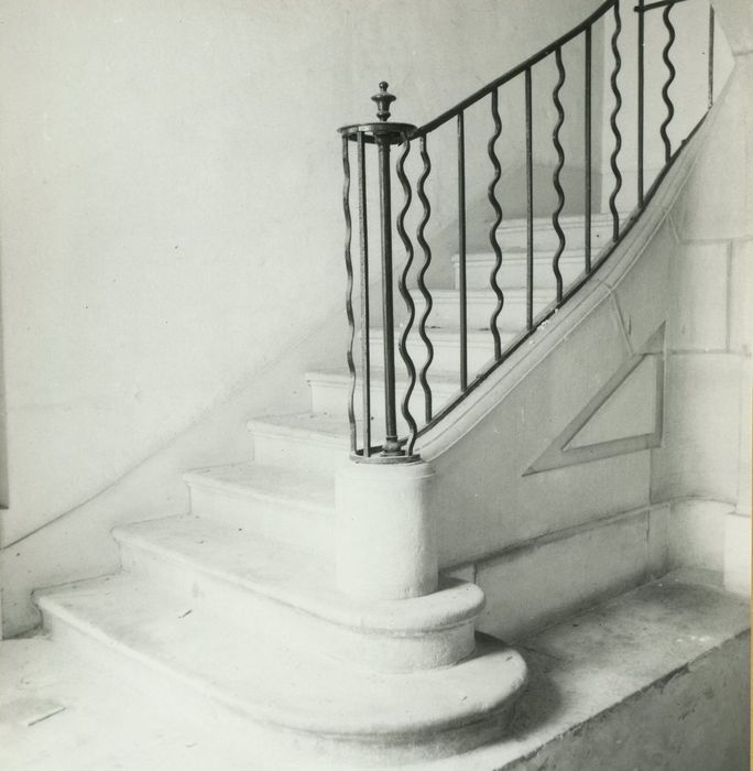 Hôtel Grasset : Aile sud, escalier, vue partielle