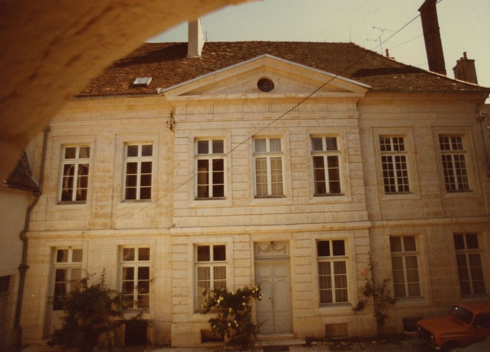 Hôtel Grasset : Corps de logis, façade sur cour, vue générale