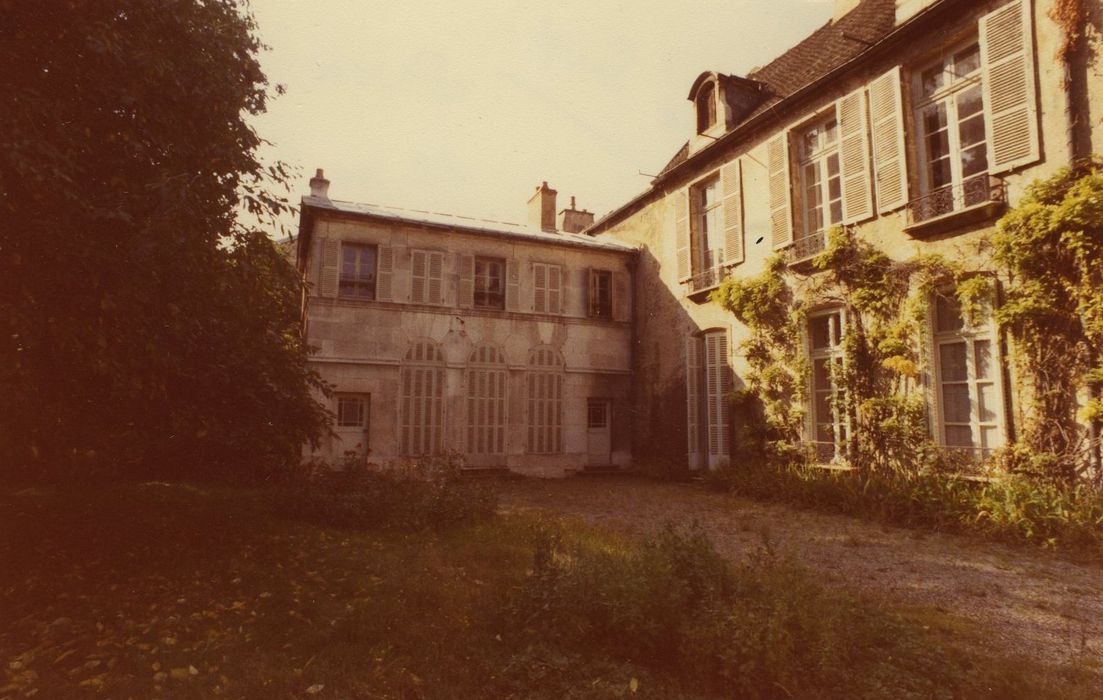 Hôtel Grasset : Façade sur jardin, pavillon sud, vue générale