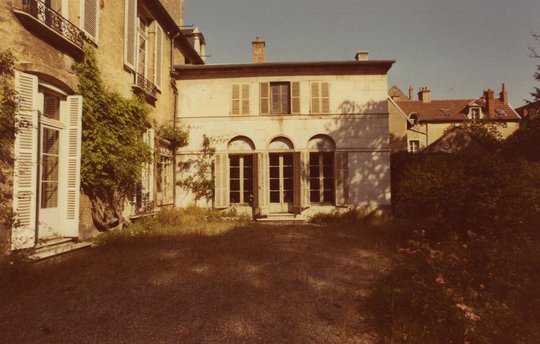 Hôtel Grasset : Façade sur jardin, pavillon nord, vue générale