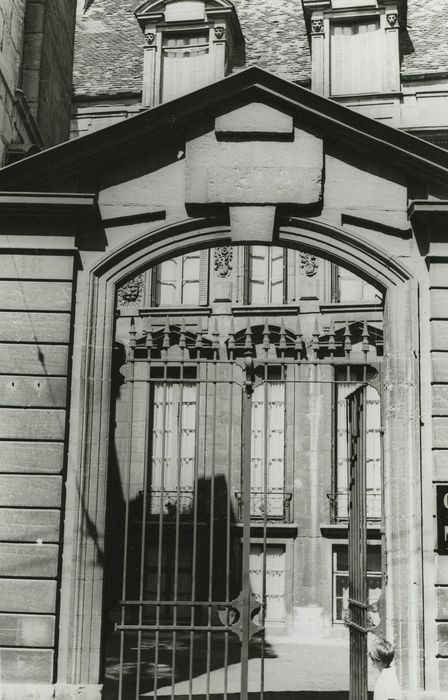 Ancien Hôtel Lemullier de Bressey : Portail sur rue, vue générale