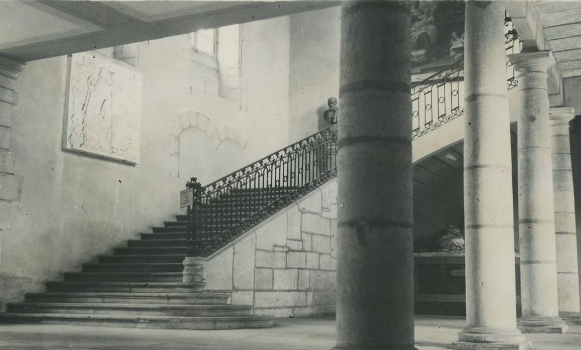 Hôtel Nicolas Rolin : Grand escalier, vue générale