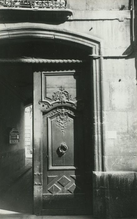 Hôtel Patarin (ancien) : Cour, façade postérieure, vue partielle