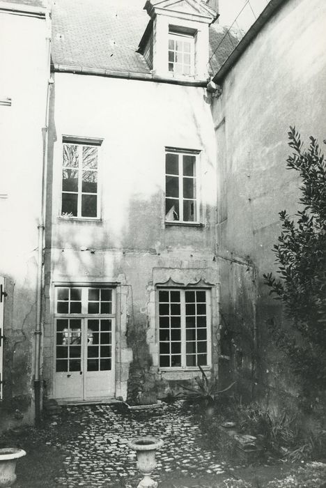 Hôtel Petit de Ruffey : Façade sur jardin, vue générale