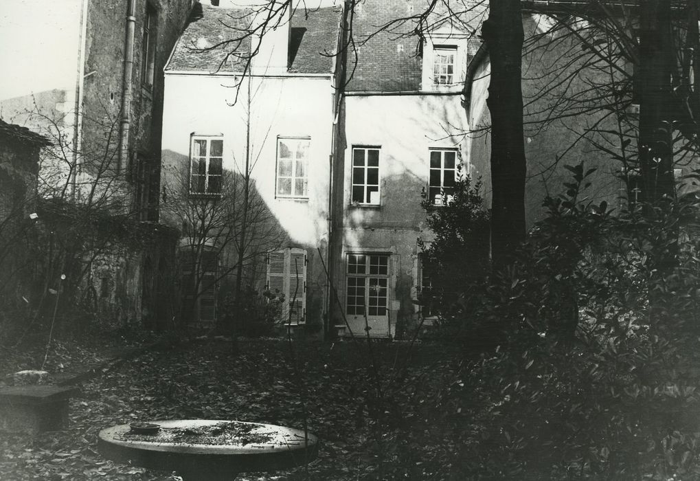 Hôtel Petit de Ruffey : Façade sur jardin, vue partielle