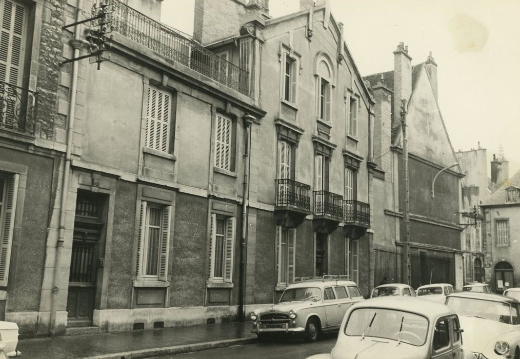 Immeuble : Façade sur rue, vue générale