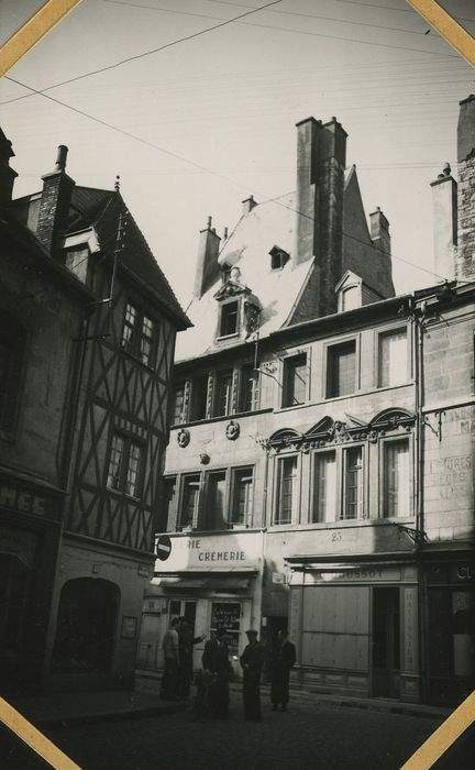 Maison : Façade sur rue, vue générale