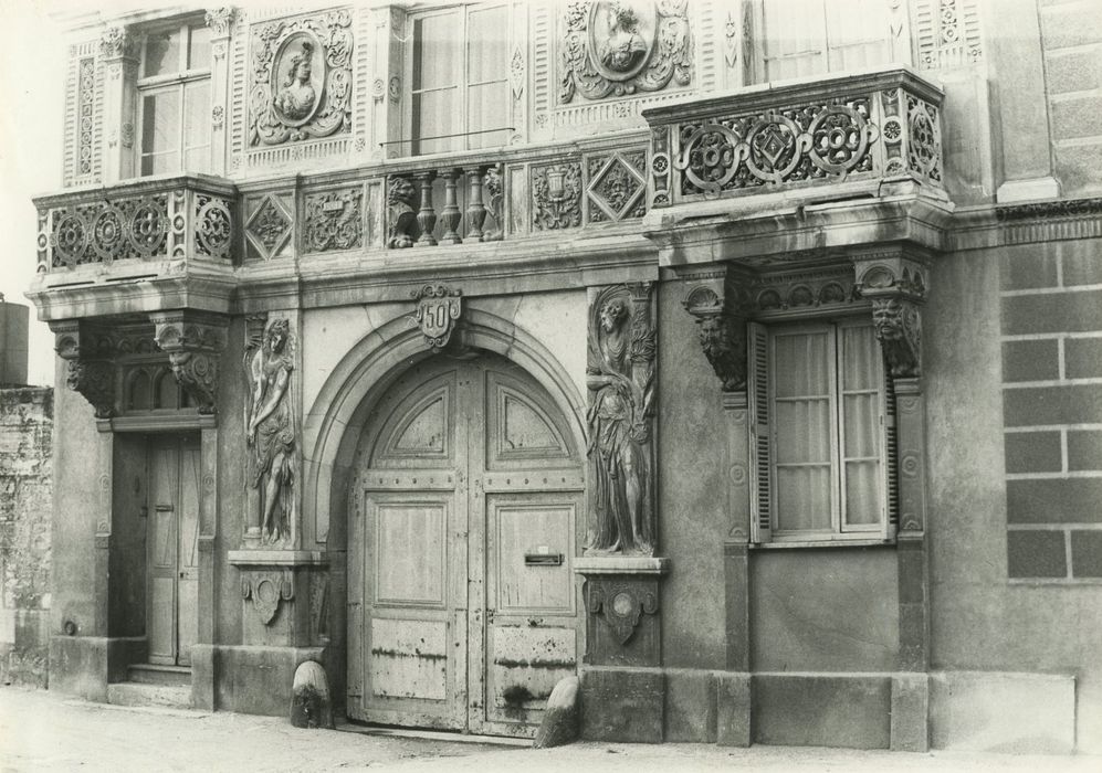 Maison Creuzot : Façade sur rue, vue partielle