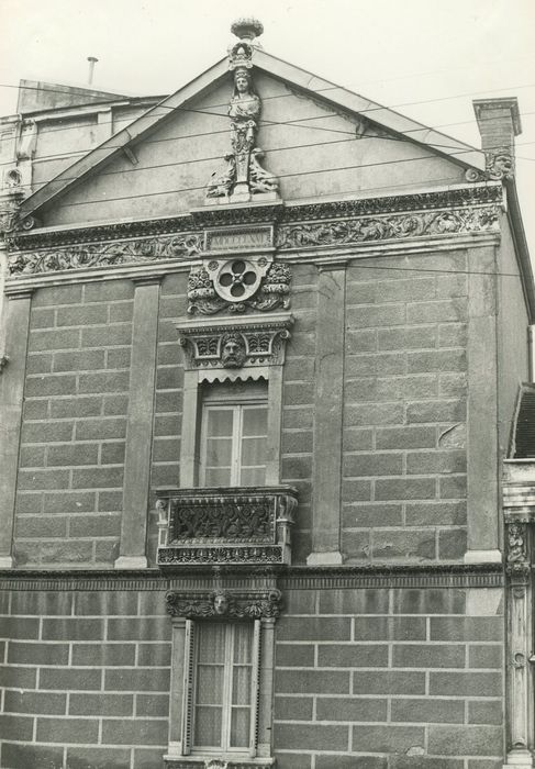 Maison Creuzot : Façade sur rue, vue partielle