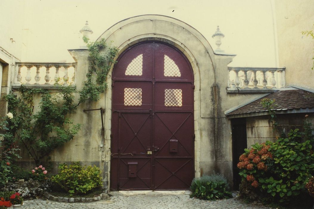 Hôtel Rigoley de Chevigny : Portail d’accès sur rue, élévation postérieure, vue générale