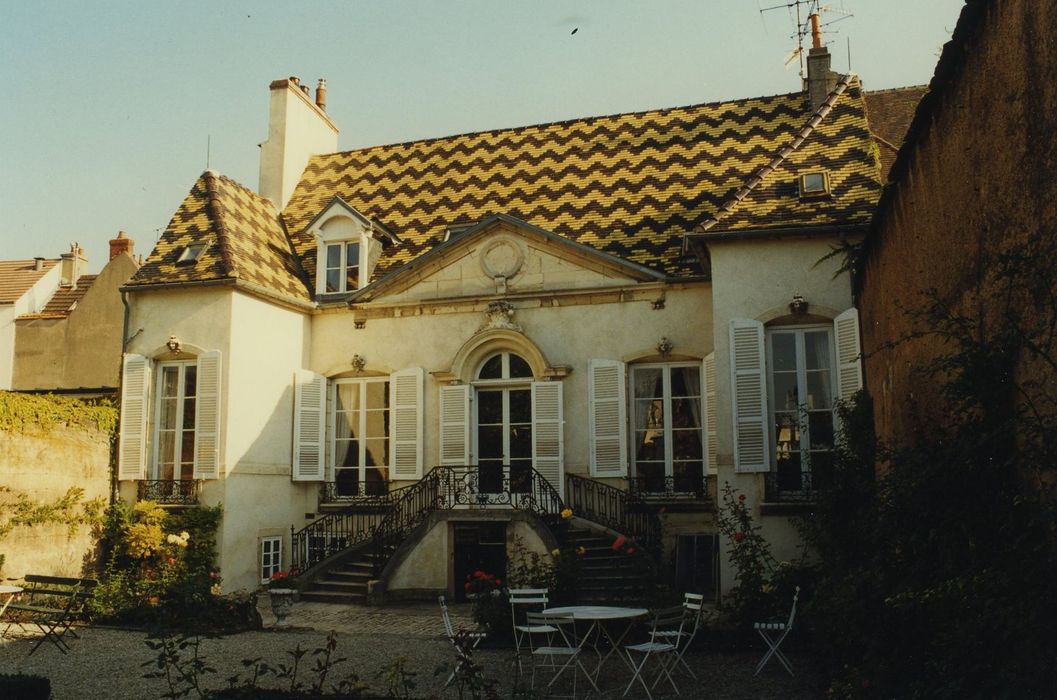 Hôtel Rigoley de Chevigny : Façade sur jardin, vue générale