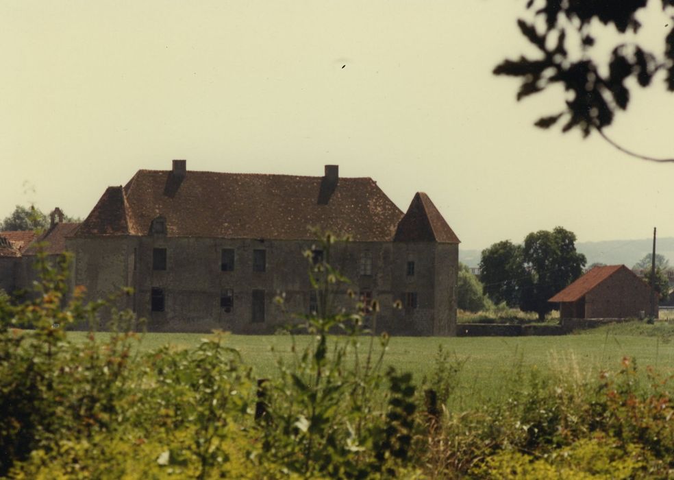 Château d'Eguilly : Ensemble nord, vue générale