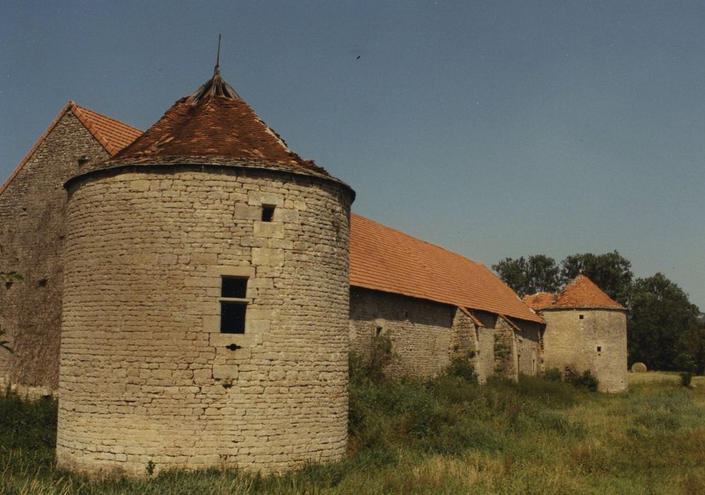 Château d'Eguilly : Façade sud, vue générale