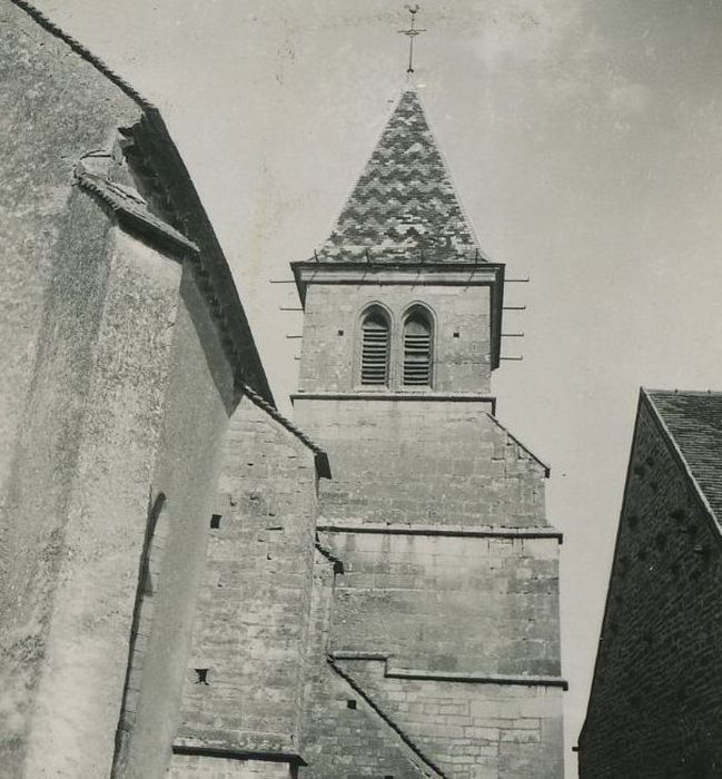 Eglise : Clocher, élévation ouest, vue partielle