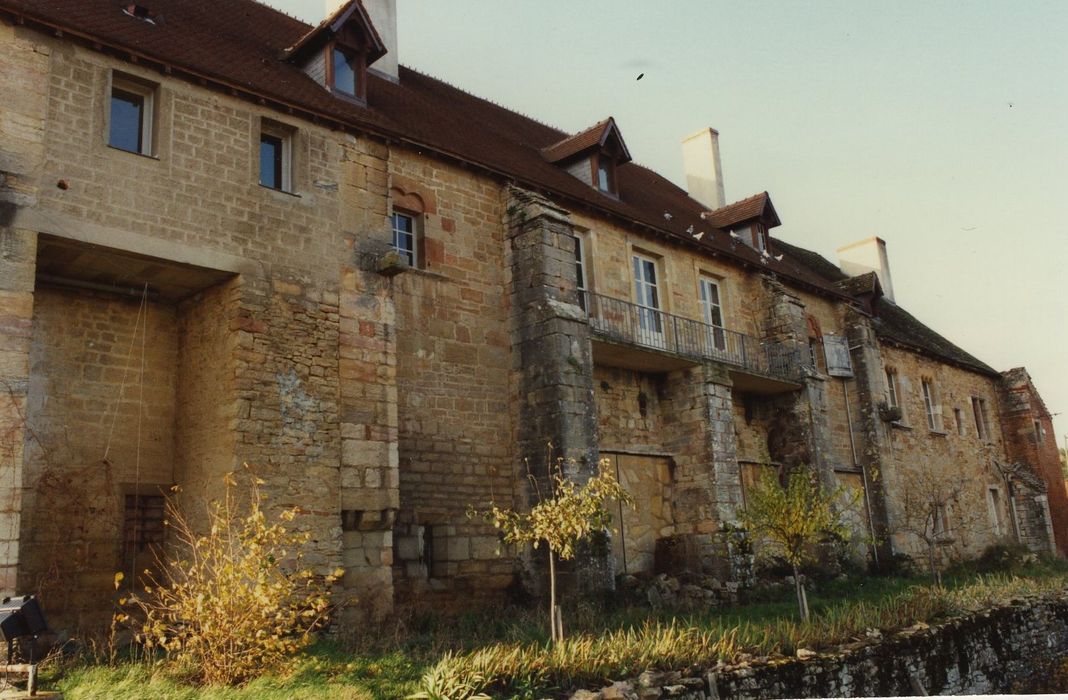 Manoir de la Perrière : Ensemble est, vue générale