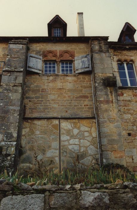 Manoir de la Perrière : Façade est, vue partielle