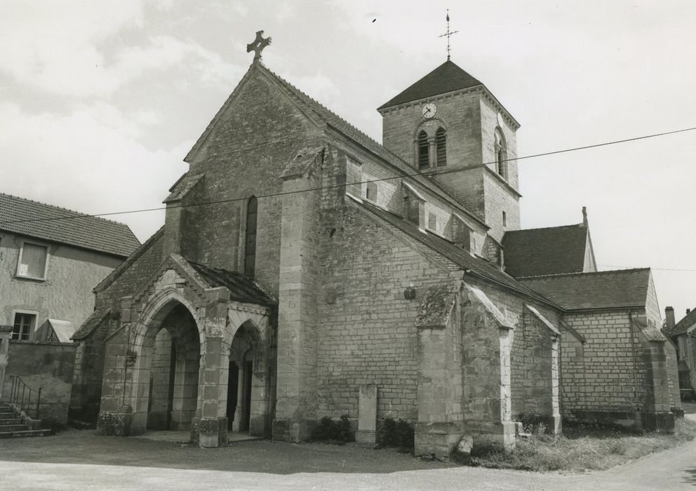 Eglise Saint-Jean-Baptiste : Façade occidentale, vue générale