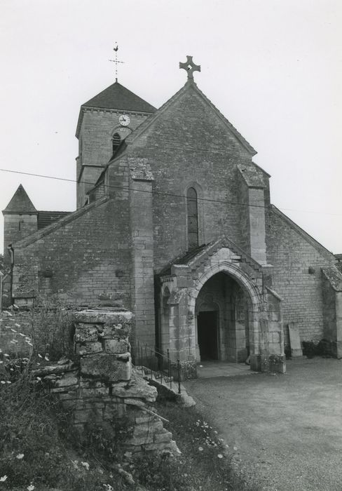 Eglise Saint-Jean-Baptiste : Façade occidentale, vue générale