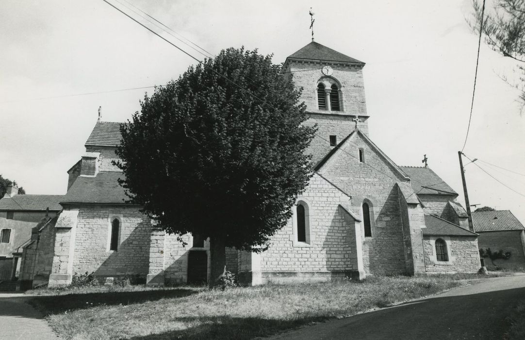 Eglise Saint-Jean-Baptiste : Façade latérale sud, vue partielle