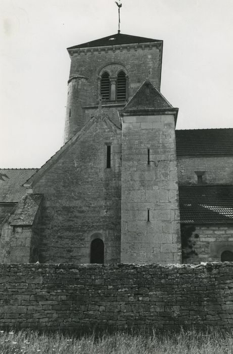 Eglise Saint-Jean-Baptiste : Façade latérale nord, vue partielle