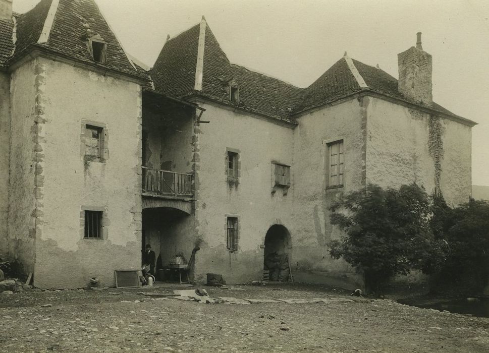 Manoir de Lezeu (ancien) : Façade ouest, vue partielle