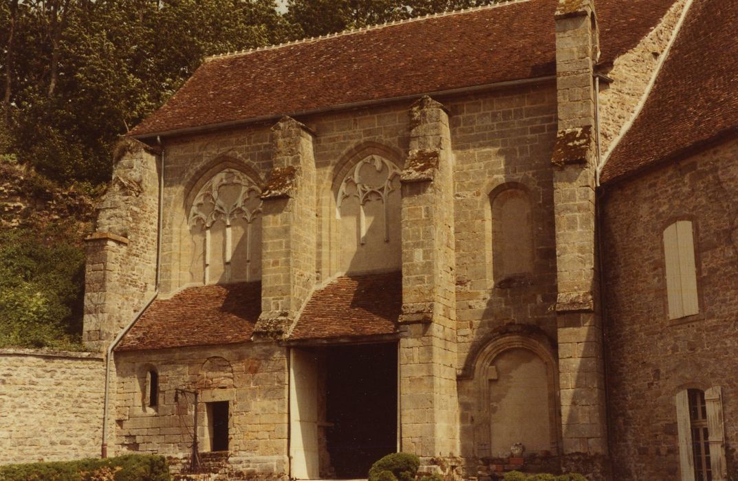 Château d'Antigny : Chapelle, façade latérale ouest, vue générale