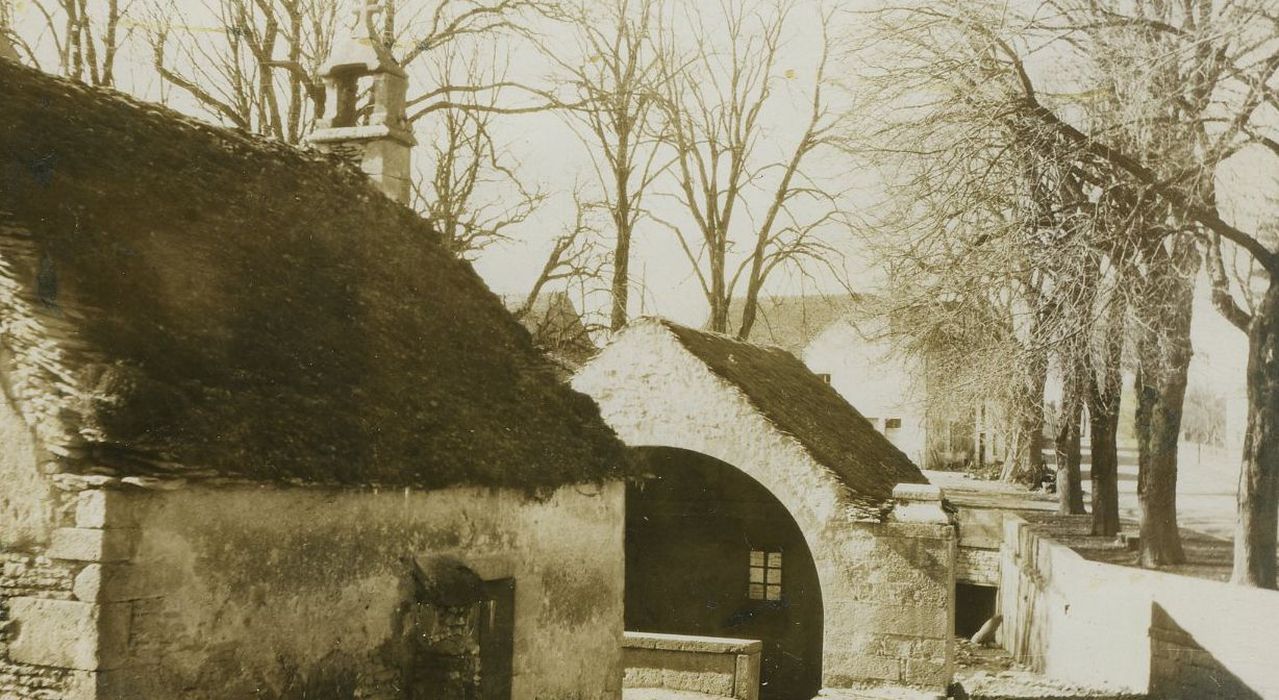 Chapelle, lavoir, vue partielle