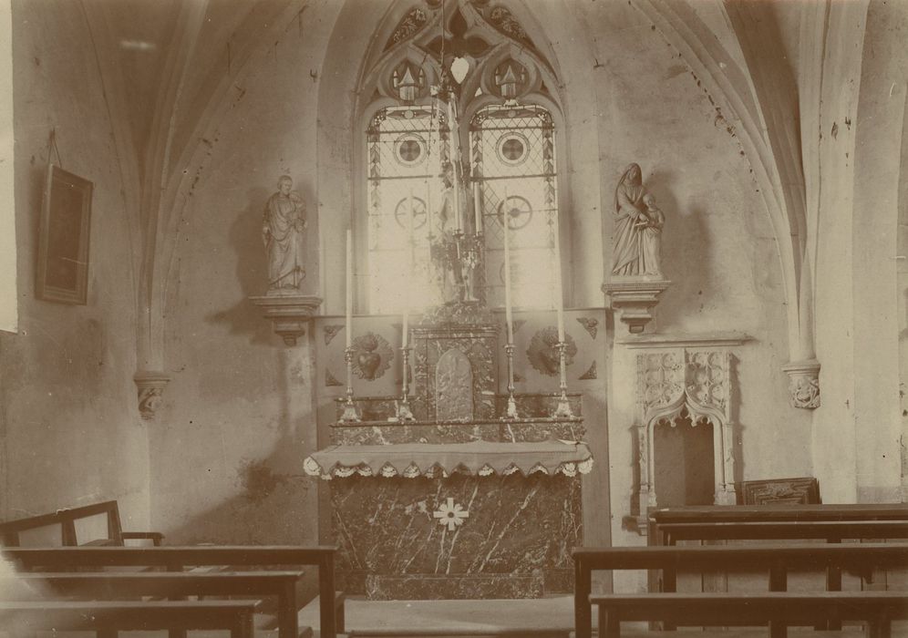 Maitre-autel, statues : Saint Joseph et l’Enfant, sainte Anne et la Vierge