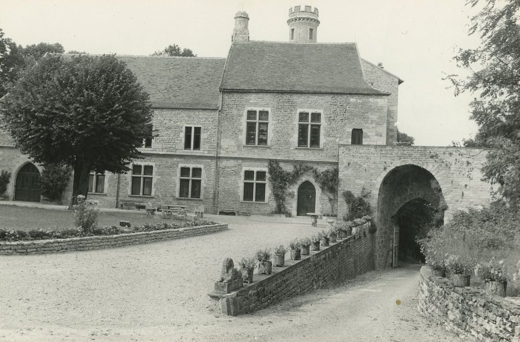 Château : Façade sud, vue générale