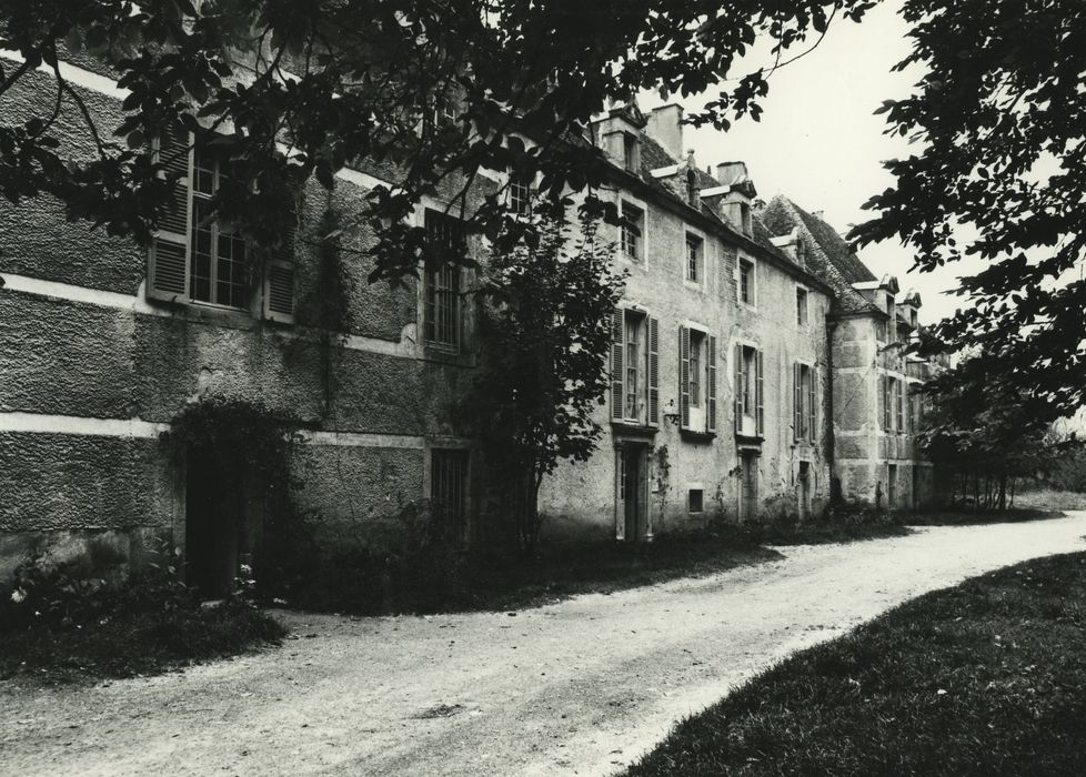 Château d'Orain : Façade nord, vue générale