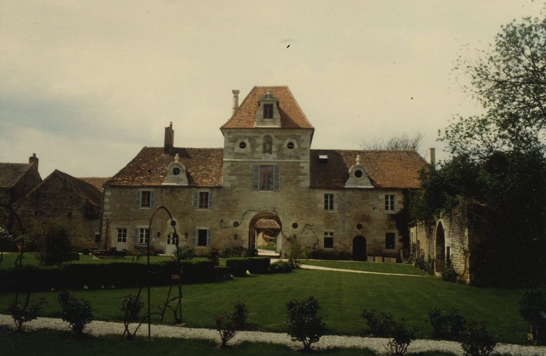 Domaine des Granges : Façade est, vue générale