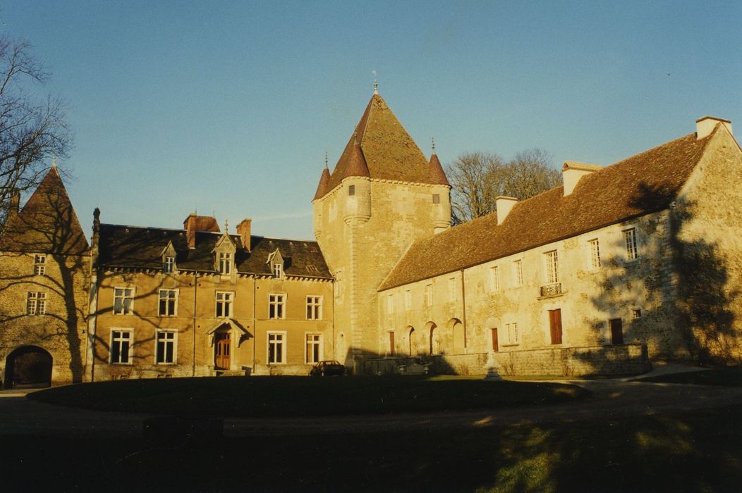 Château de Coraboeuf : Ensemble sud-ouest, vue générale