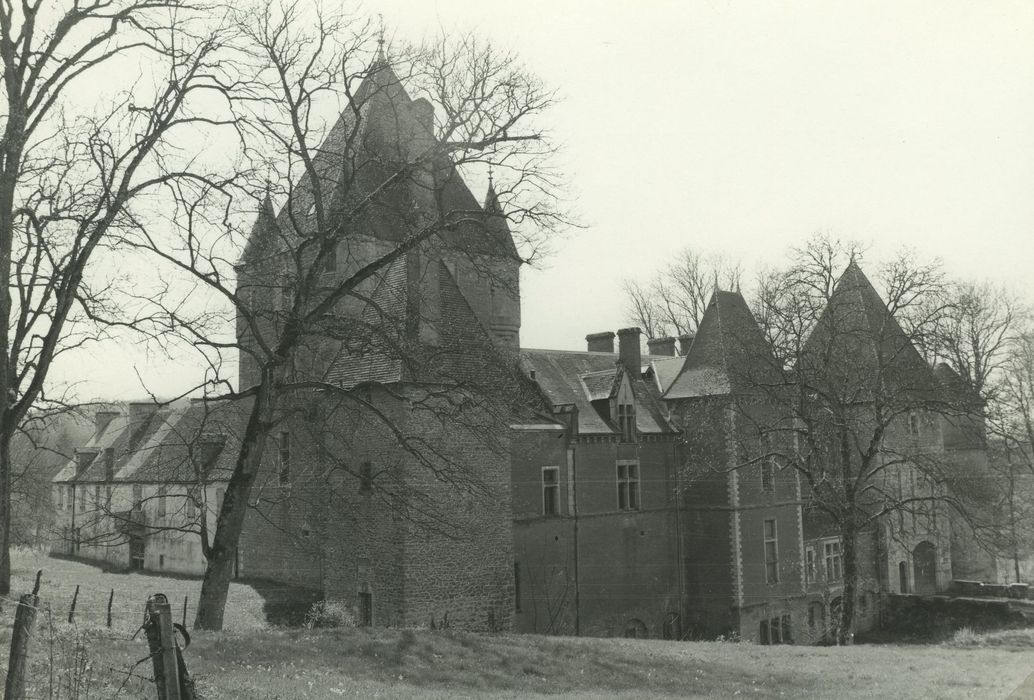 Château de Coraboeuf : Ensemble nord-est, vue générale