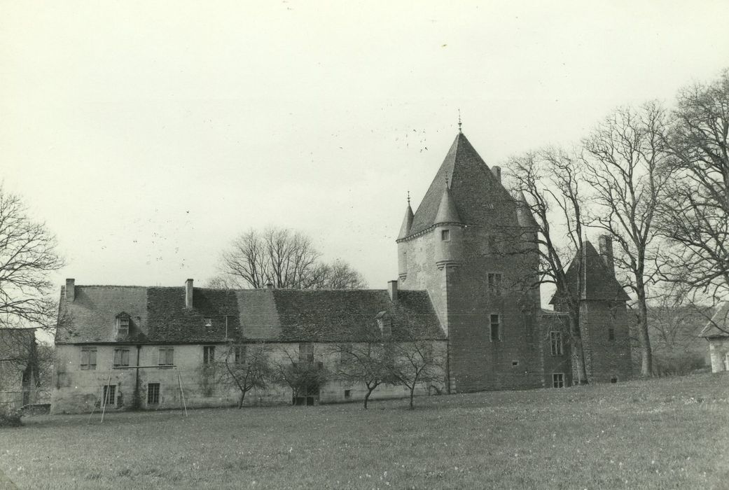 Château de Coraboeuf : Ensemble est, vue générale