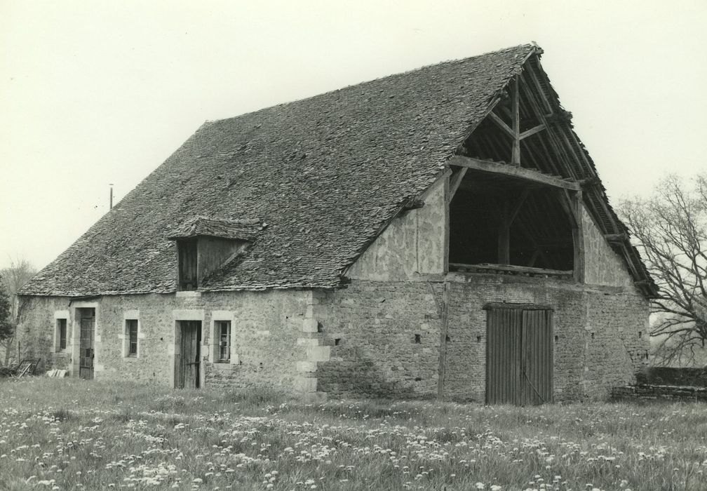 Château de Coraboeuf : Bâtiment annexe, vue générale