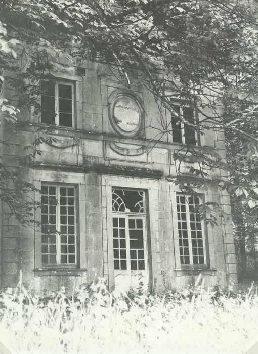 Château de Coraboeuf : Pavillon du parc, vue partielle