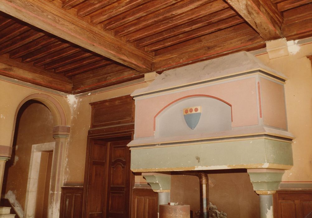 Château de Coraboeuf : Corps de logis, vestibule d’entrée, vue partielle