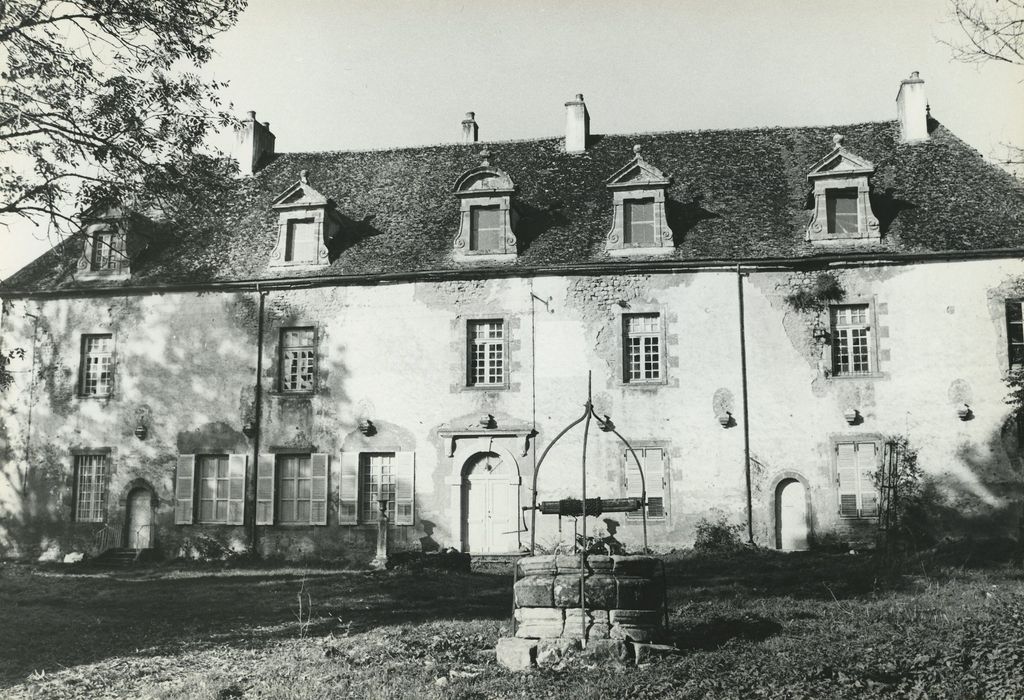 Château de Promenois : Façade est, vue générale