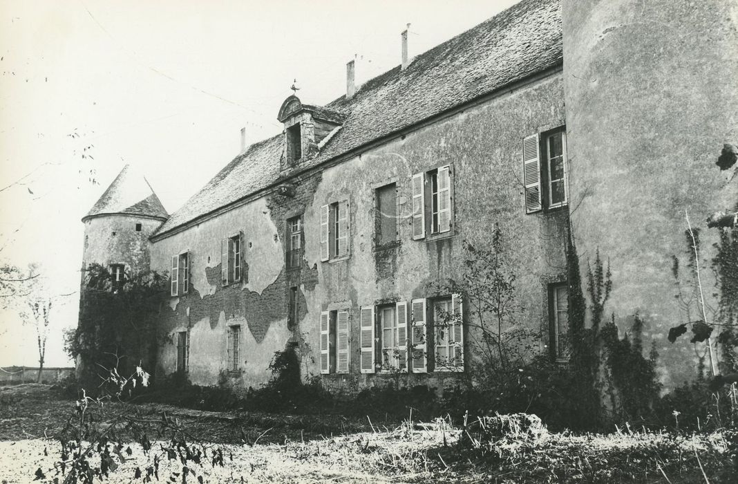 Château de Promenois : Façade ouest, vue générale