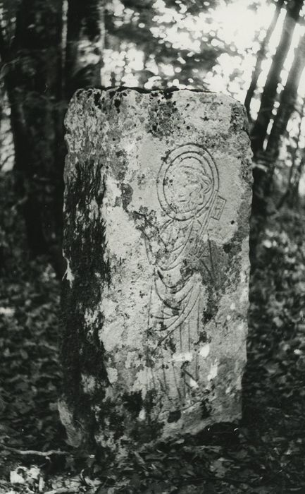 Borne ancienne, vue générale de la face A