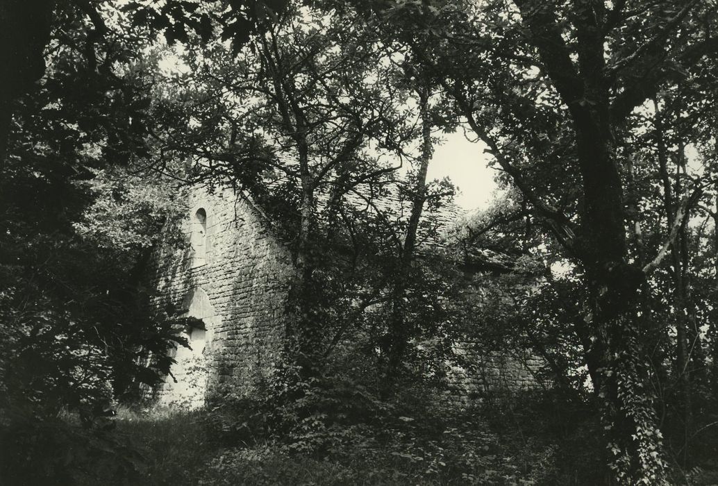 Chapelle Saint-Louis (ancienne) : Ensemble sud-ouest, vue partielle de la chapelle dans son environnement