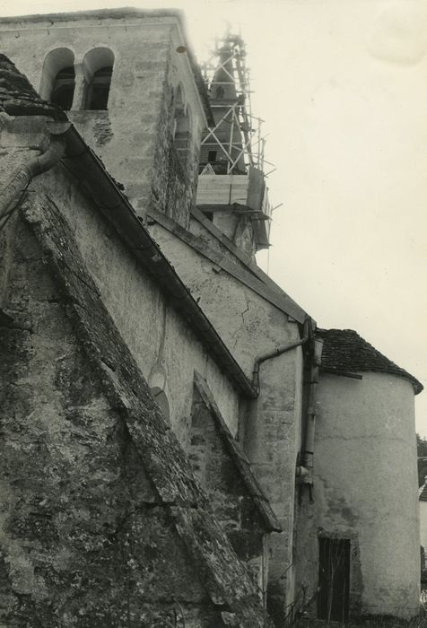 Eglise Saint-Barthélémy : Façade latérale nord, vue partielle