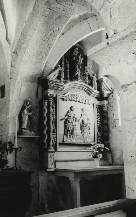 autel latéral sud, bas-relief : Sainte Famille (la)