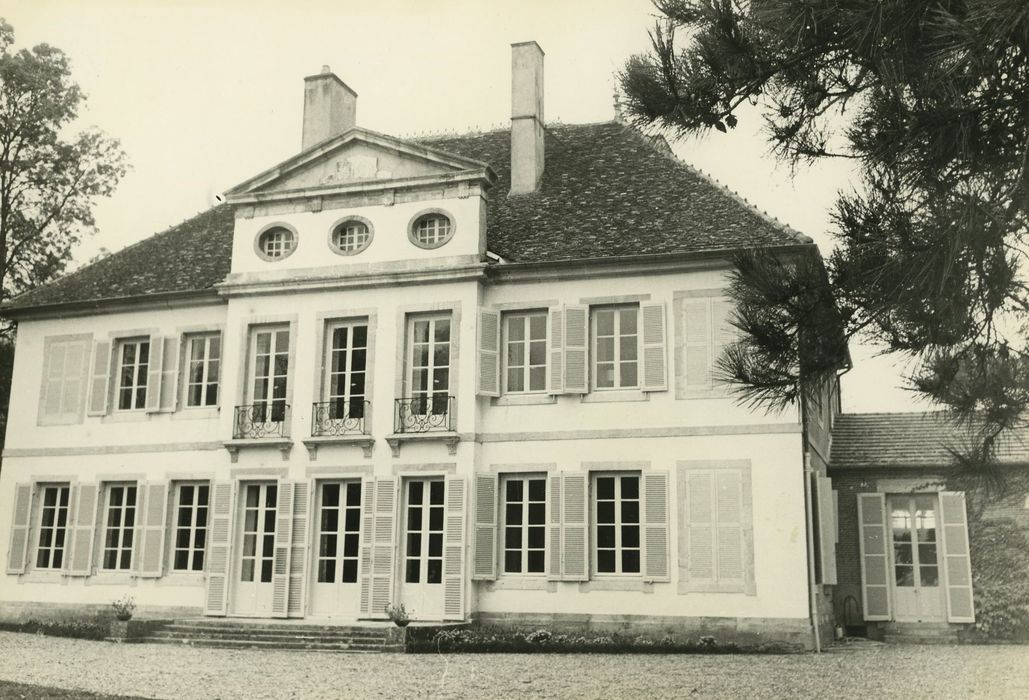 Château : Façade est, vue générale