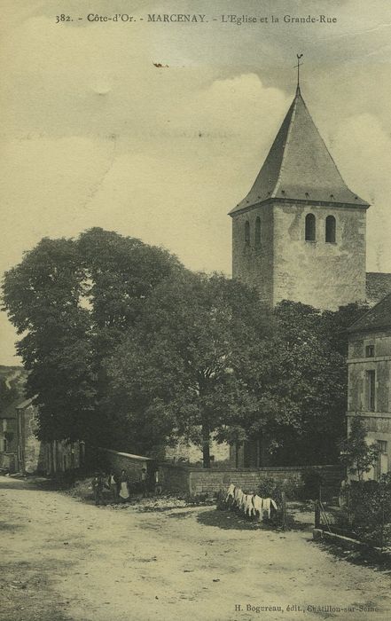 Eglise : Clocher, vue partielle