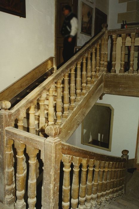 Château : Escalier, vue partielle